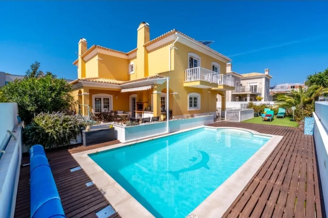 Villa in Cascais with tourist license