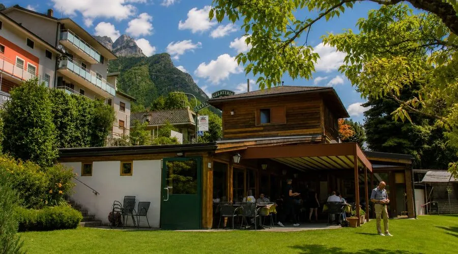 48 rooms Hotel in Chiavenna, Italy