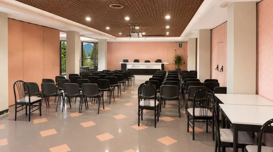 48 rooms Hotel in Chiavenna, Italy