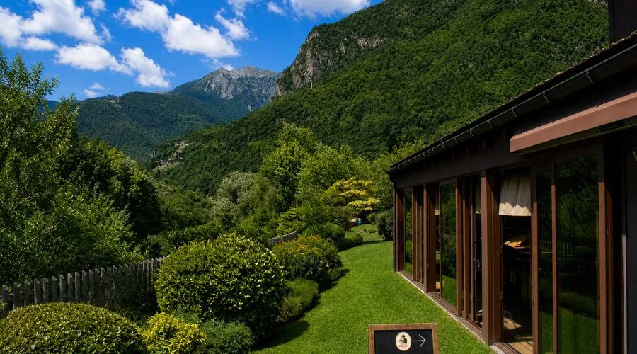 48 rooms Hotel in Chiavenna, Italy