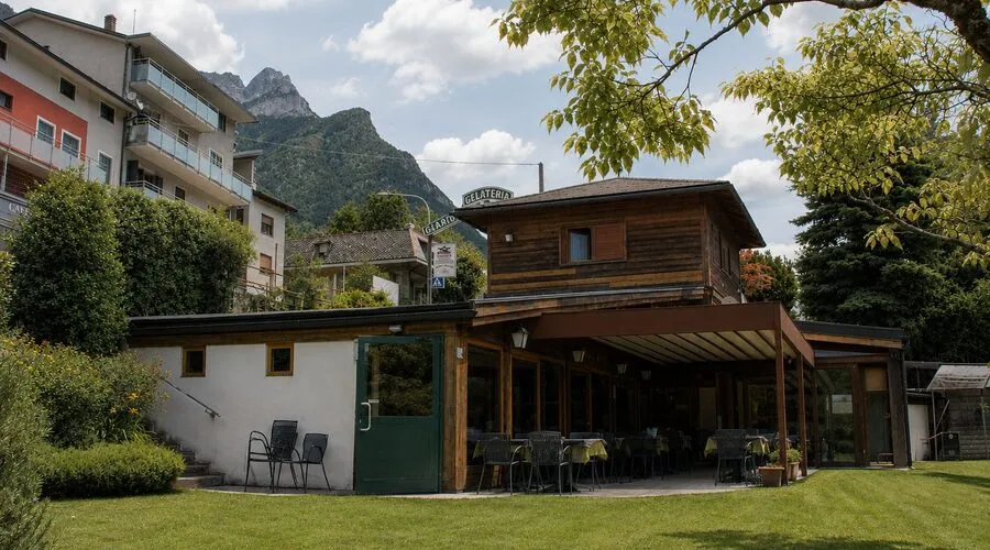 48 rooms Hotel in Chiavenna, Italy