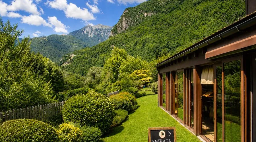 48 rooms Hotel in Chiavenna, Italy