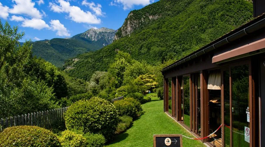 48 rooms Hotel in Chiavenna, Italy