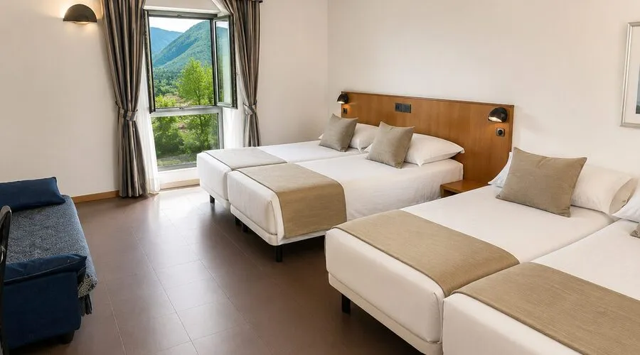 48 rooms Hotel in Chiavenna, Italy