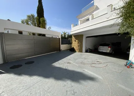 Villa for sale in Marbella Golden Mile