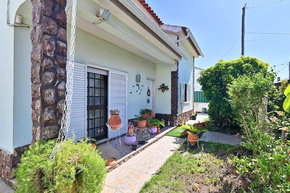 Fully Detached House with Heated Pool